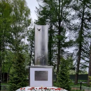 Накануне великого праздника Победы  у мемориала в память жителей села Куркино, погибших в годы Великой Отечественной войны прошел торжественный митинг